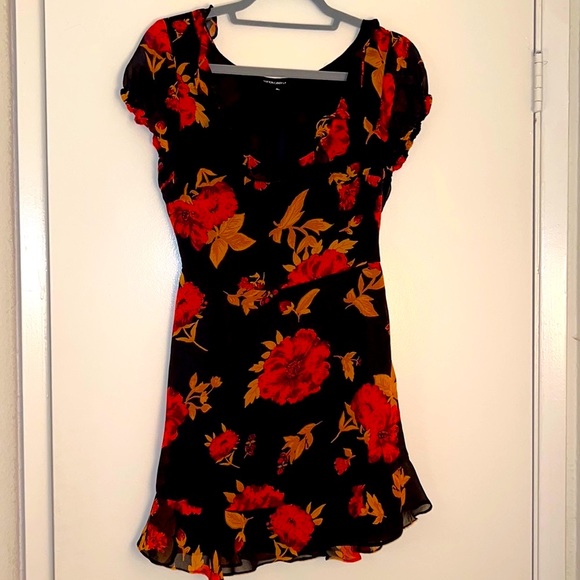 Cotton Candy Dresses & Skirts - Boutique Mini Dress Women Size Small Floral Print Black on Red Scoop Neck Flirty